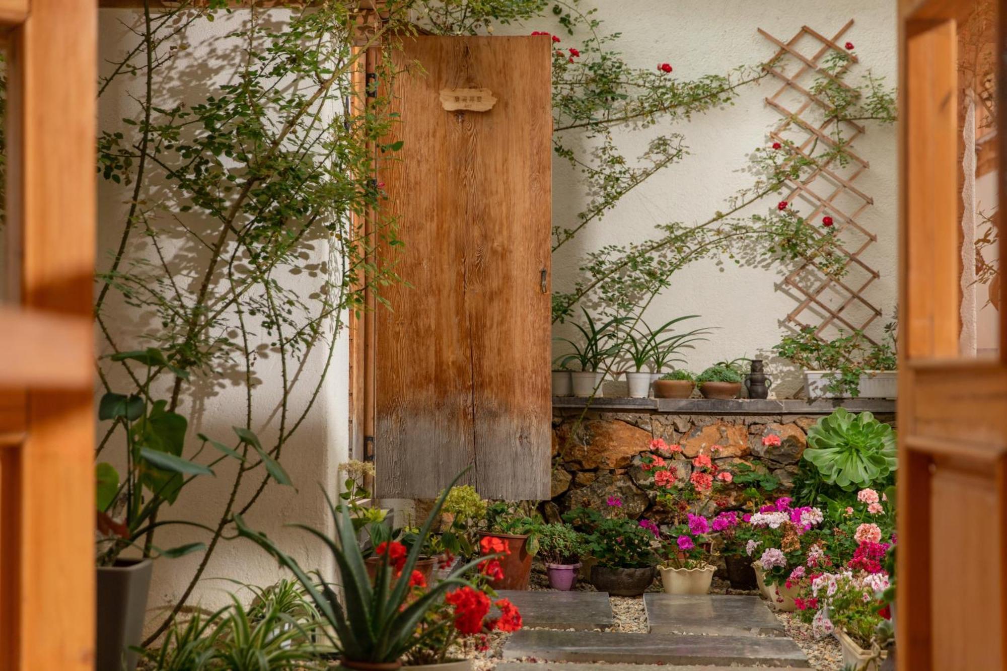 Courtyard Shangri-La 藏舍小院 Exterior photo