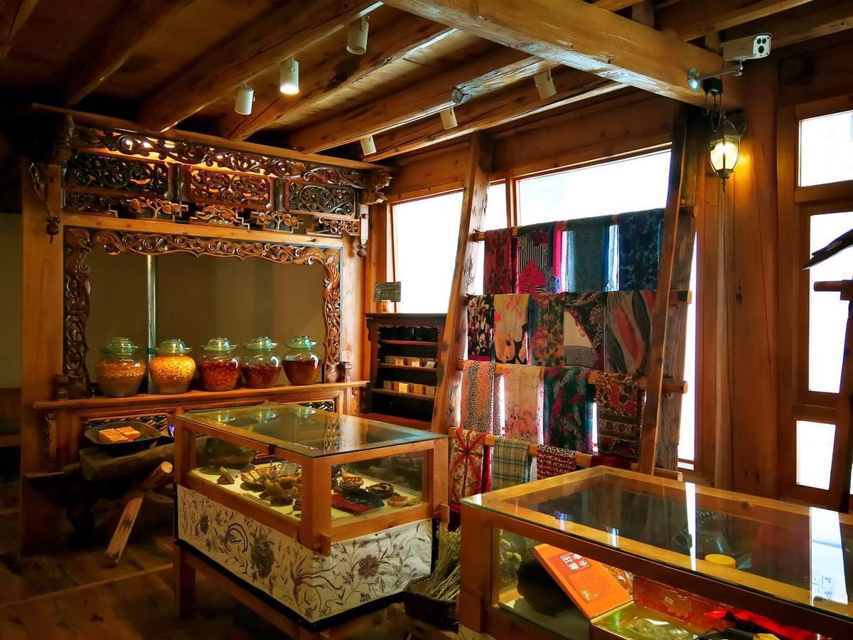 Courtyard Shangri-La 藏舍小院 Exterior photo