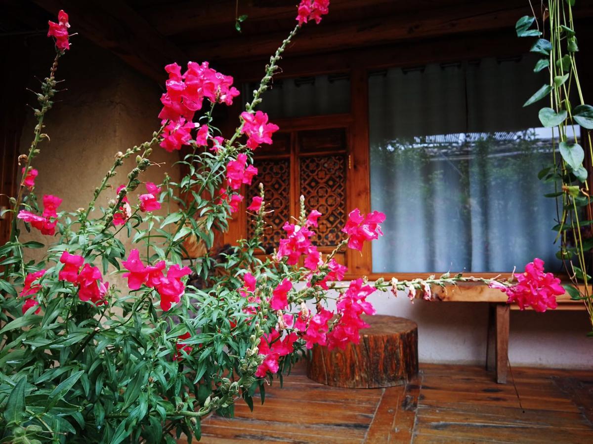 Courtyard Shangri-La 藏舍小院 Exterior photo